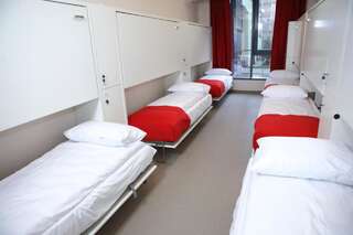 Хостелы City Express Hostel Краков Спальное место в общем номере для мужчин и женщин с 12 кроватями-2