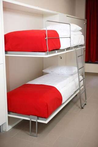 Хостелы City Express Hostel Краков Односпальная кровать в общем номере с 6 кроватями-5