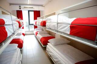 Хостелы City Express Hostel Краков Кровать в общей женской спальне с 12 кроватями.-1